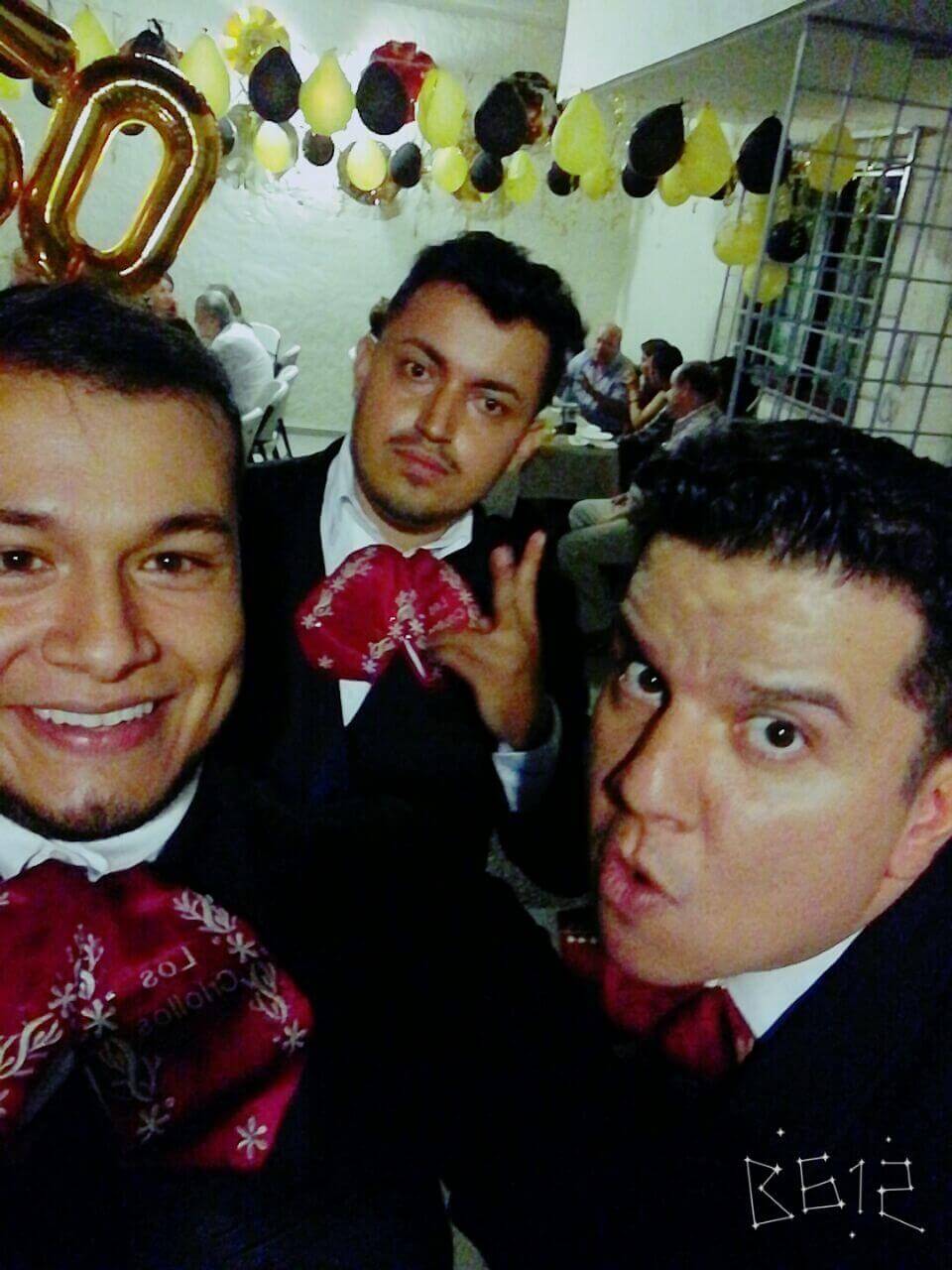 los-palacios-mariachi-trios-selfie